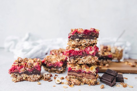 Raspberry and chocolate granola bars