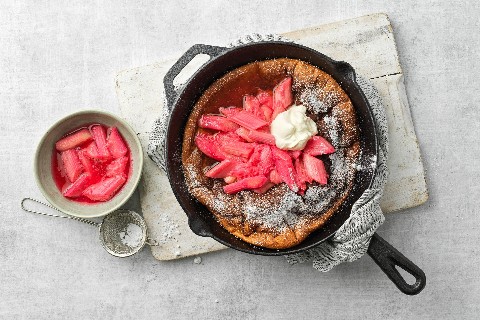 Dutch Baby (Ofenpancake) mit Rhabarber