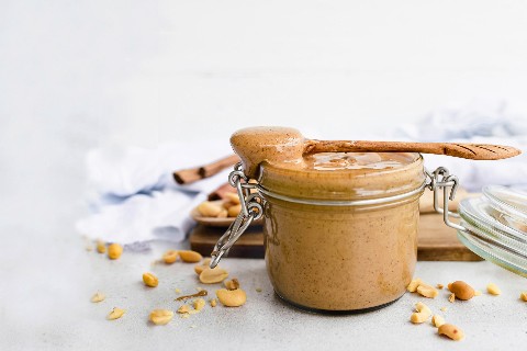 Zimt-Kardamom-Erdnussbutter