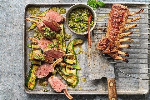Racks d'agneau et sauce à la menthe