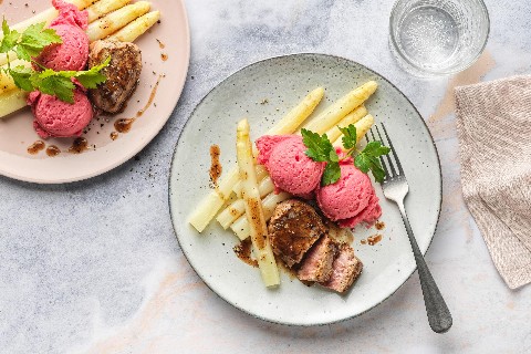 Kalbsfiletmedaillons mit Randen-Kartoffelstock