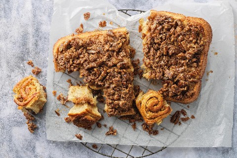 Girelle sticky alle mele con noci pecan