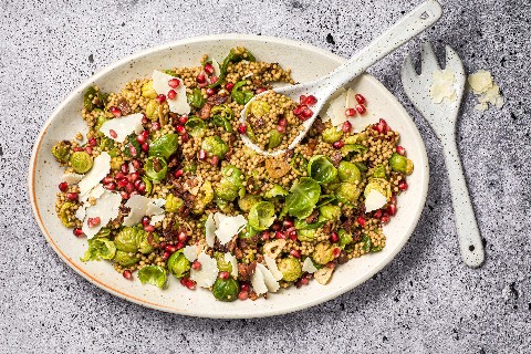 Rosenkohl-Pearl Couscous-Salat