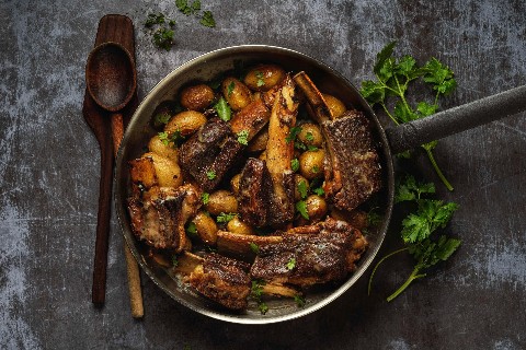 Travers de bœuf braisés aux pommes de terre