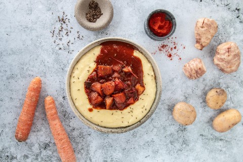 Jerusalem artichoke puree with carrot goulash