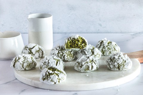 Matcha crinkle cookies