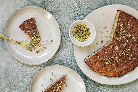 White chocolate and pistachio cake