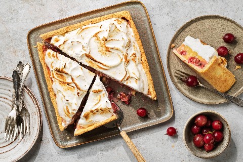 Gooseberry meringue pie