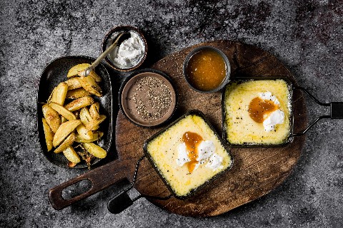 Raclette avec fromage de chèvre frais
