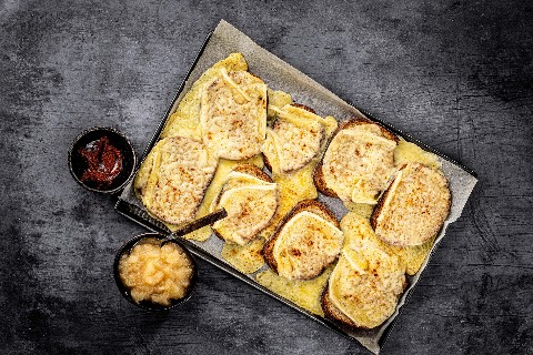 Cheese toasties with kirsch