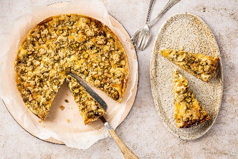 Torta crumble con mirabelle e cardamomo