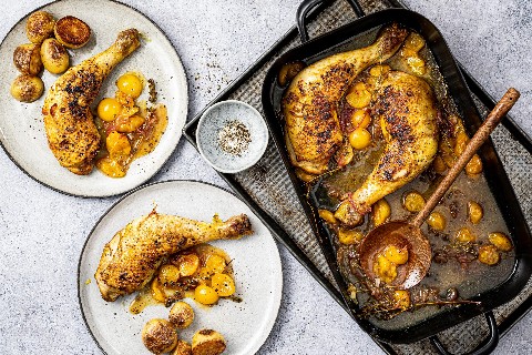 Chicken drumsticks with plums