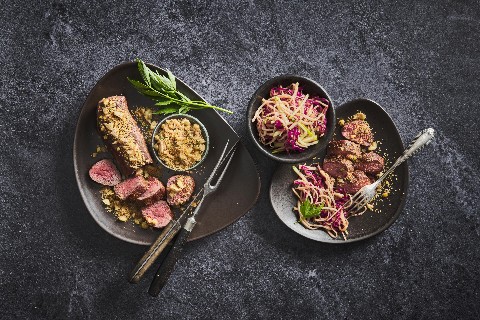 Rehrückenfilets mit Marronistreusel