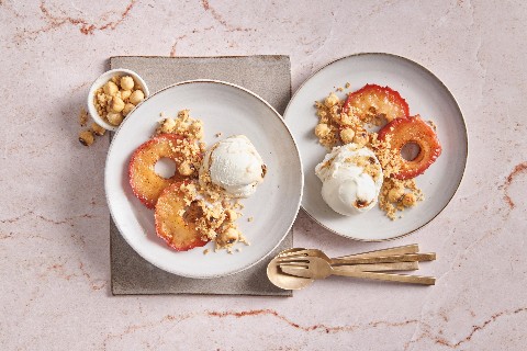 Mele al forno con gelato fior di latte e caffè