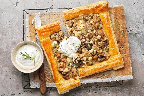 Tarte aux champignons et sauce dip au fromage de chèvre