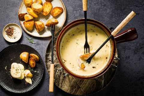 Fondue al gin con patate arrosto