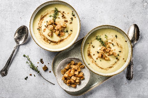 Potage au panais avec croûtons à la cannelle