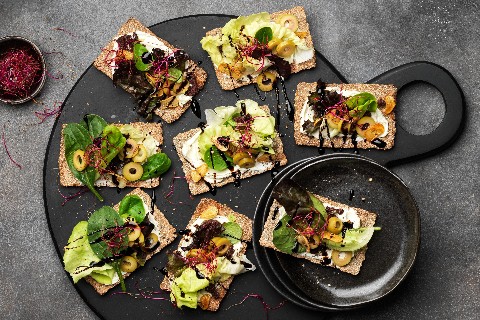Oliven-Frischkäse-Häppchen