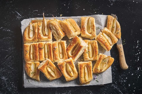 Brioche-Schnitten mit Birnen