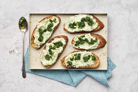 Crostinis à l'ail des ours