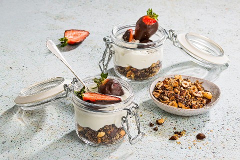 Granola al cioccolato e alle fragole