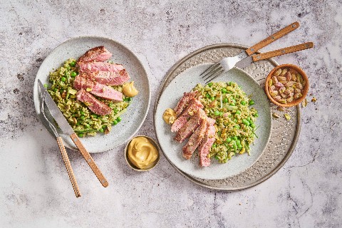 Bistecche di manzo con riso pilaf primaverile
