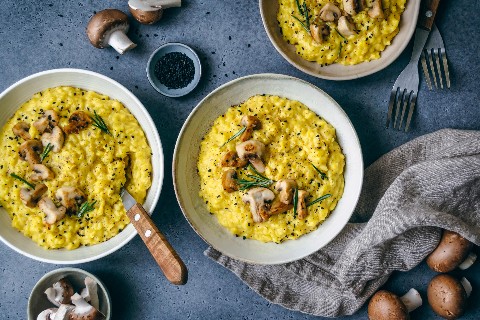 Veganes Safranrisotto mit Champignons