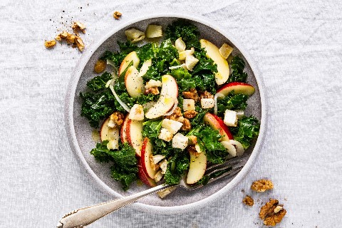 Federkohlsalat mit Äpfeln