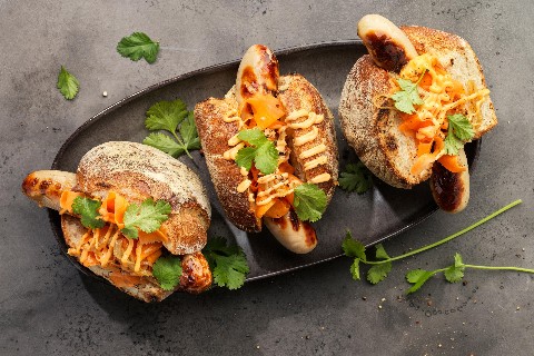 Hot dog con salsiccia alla griglia
