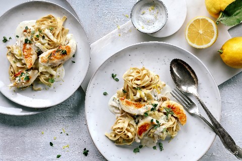 Filetti di pollo rosolato con salsa al limone