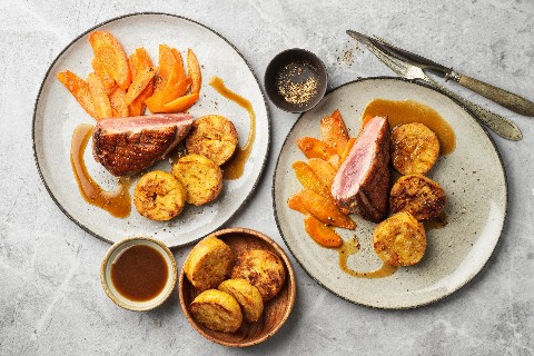 Five-spice bread dumplings with duck