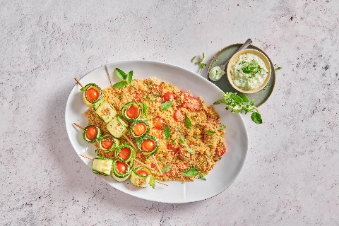 Zucchetti-Tomaten-Spiessli mit Couscous