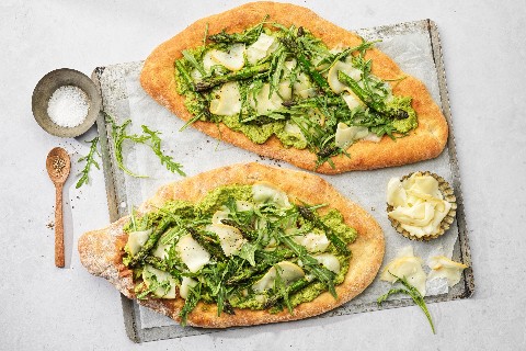 Spargel-Pinsa