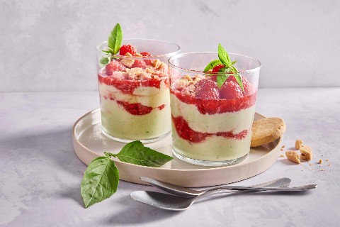 Basil and raspberry crème