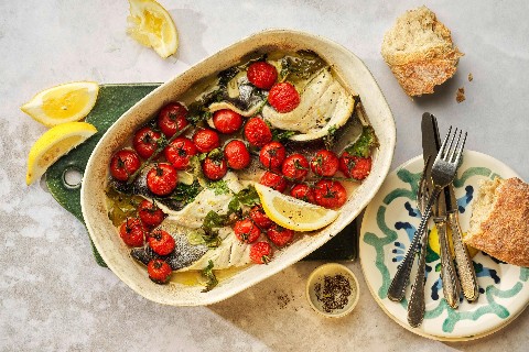 Loup de mer à la tomate et au vin blanc (branzino all'acqua pazza)