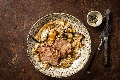 Orzotto con fettine di cinghiale
