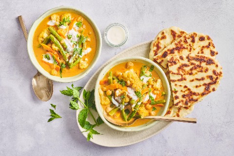 Gemüsecurry mit Naan-Brot