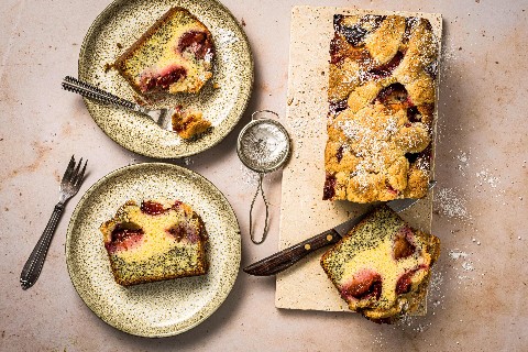 Crumble cake with plums