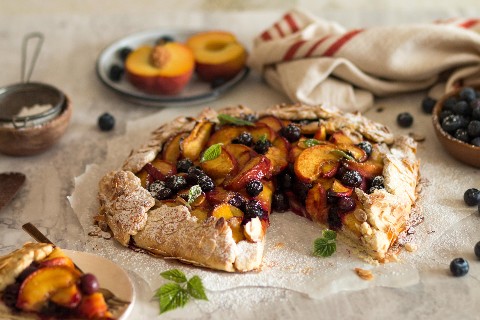 Galette di pesca e mirtilli