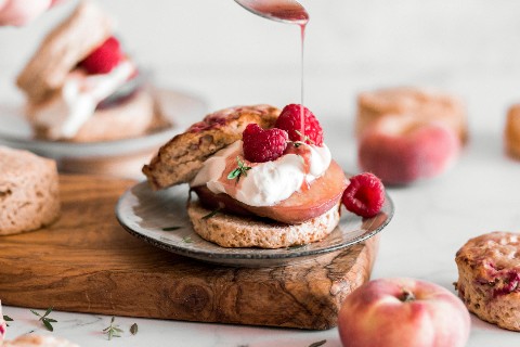 Raspberry scones with baked peaches