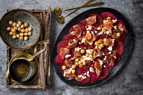 Carpaccio de betterave rouge au jambon cru