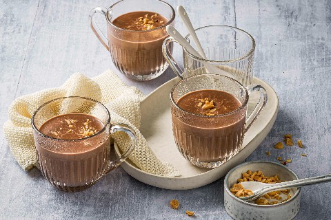 Chocolat chaud au beurre de cacahuètes et à la banane