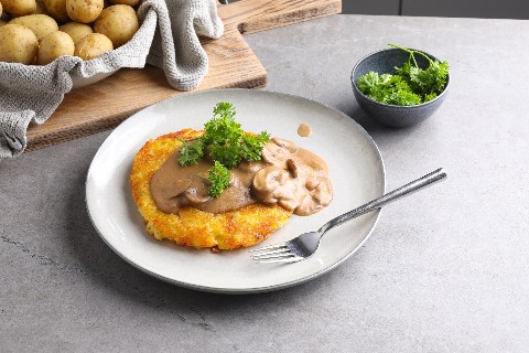 Vegan rösti with Zurich-style mushroom sauce