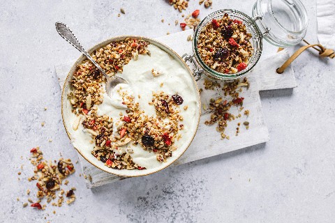 Berry and tonka bean granola
