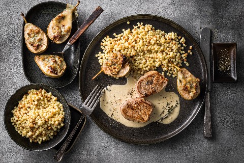 Pork medallions with Gorgonzola pears