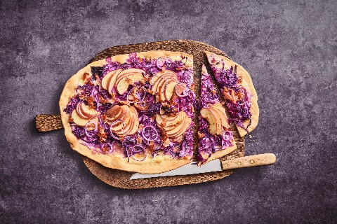 Tarte flambée au chou rouge