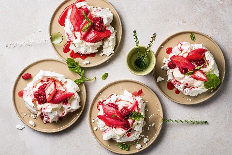 Smashed pavlova con rabarbaro