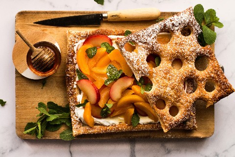 Blätterteig mit Honig-Ricotta und Früchten