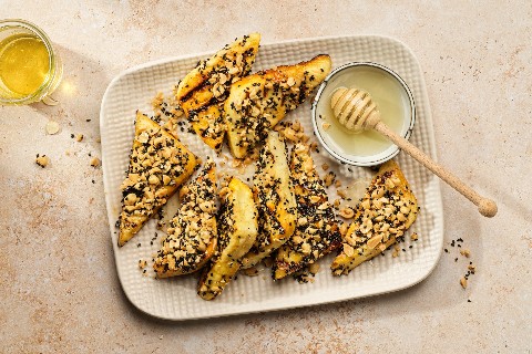 Grilled halloumi with honey and sesame seeds