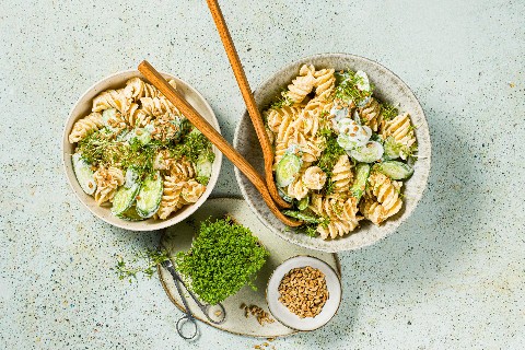 Salade crémeuse de pâtes aux concombres